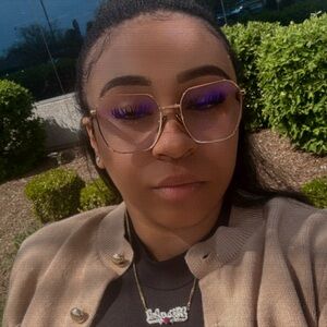 Meet your Posher, Aime S.